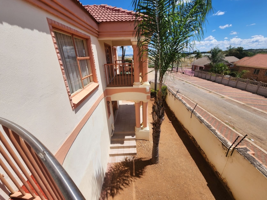 6 Bedroom Property for Sale in Flora Park Northern Cape